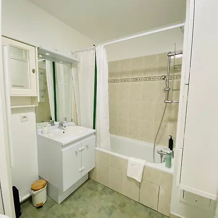 3 Pieces Proche Rer & Apartamento
